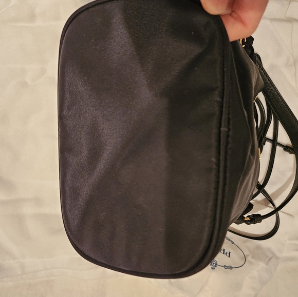 Prada bucket bag - Picture 4 of 5